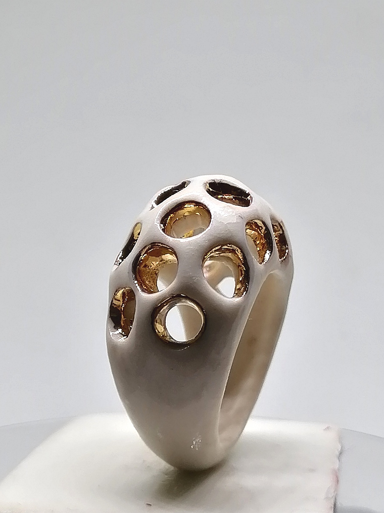 Anillo de Porcelana Inglesa con Esmalte Blanco y Oro - Pronto en Stock 3