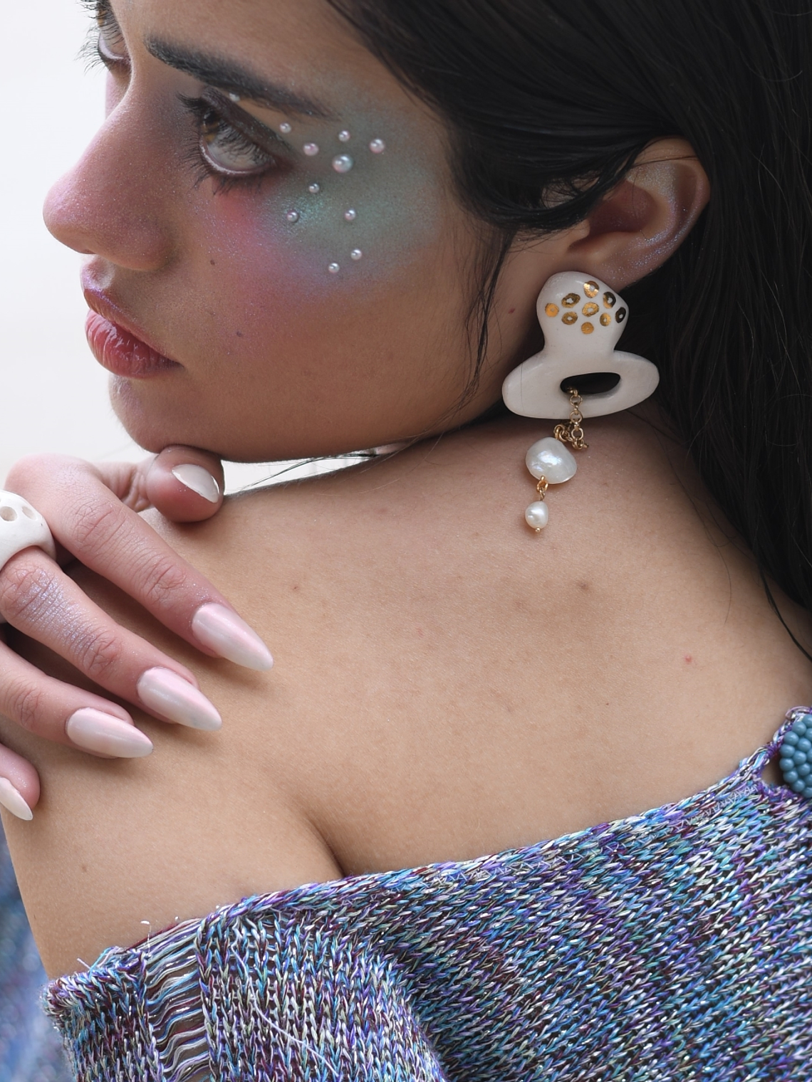 Aros de Porcelana Esmaltada con Lustre de Oro y Perlas Barrocas Naturales 2