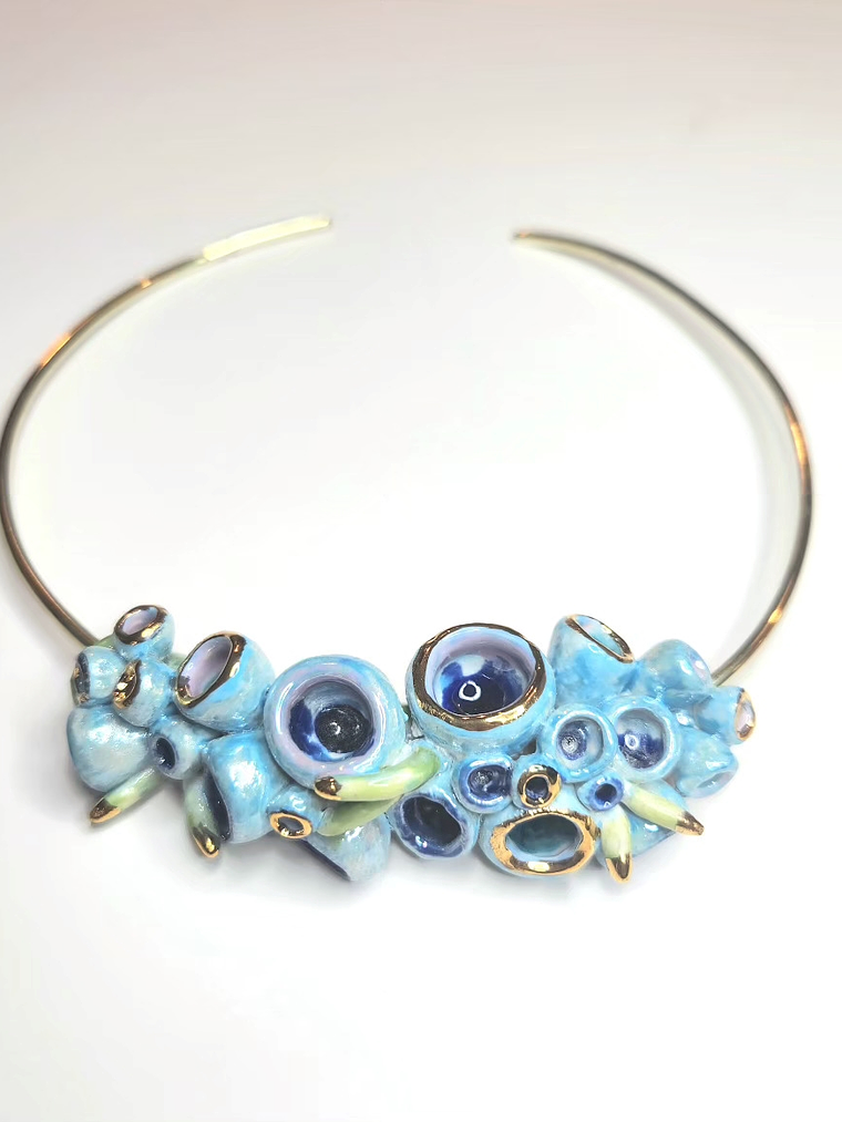 Collar Gargantilla Artesanal de Bronce con Porcelana Esmaltada, Cristales y Oro 22k - Pronto en Stock 1