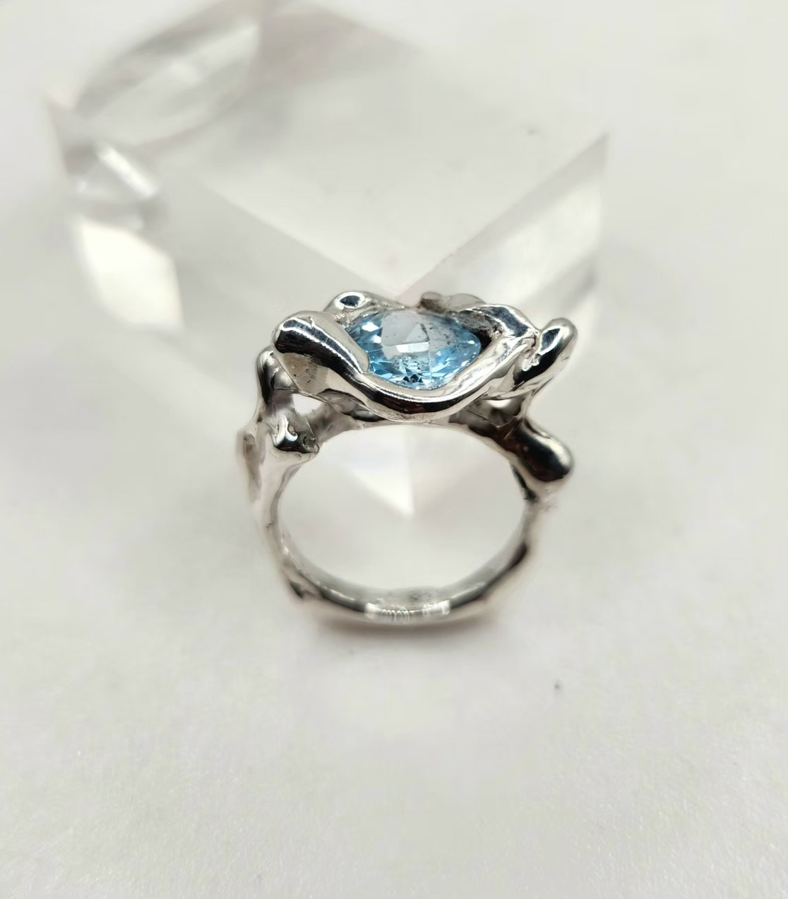 Anillo de Plata 980 con Aguamarina Faceteada en Corte Cuadrado Talla 14