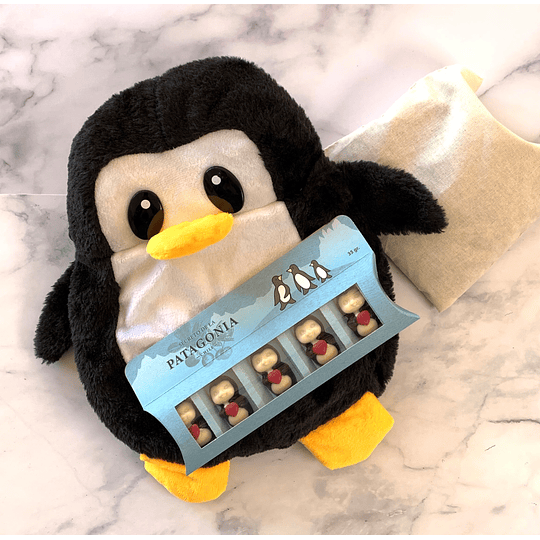 Caja de Chocolates y Pingüinito Térmico: Set Especial para Calentar Tu Corazón