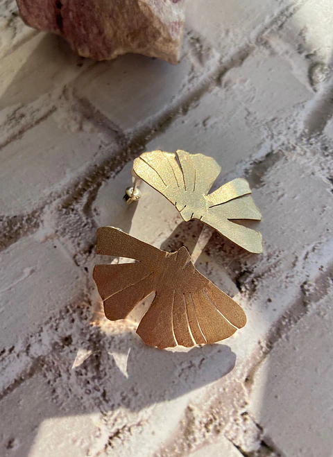 Aros o Pendientes de  hoja de  Ginkgo Biloba  pegada