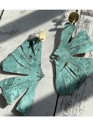 Aros o Pendientes largos de  hoja  de Gingko biloba con herraje o topo