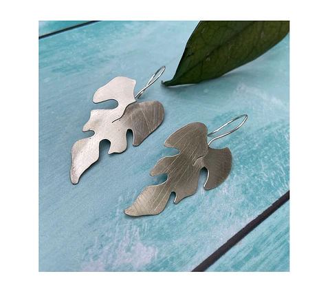Pendientes de hojas de  Alocasia pequeña