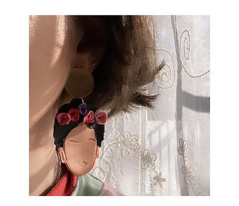 Aros o Pendientes de Frida en Arcilla  “Frida clay"