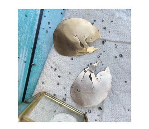 Aros o Pendientes de gato  “gatito durmiendo" 