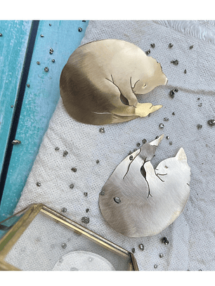 Aros o Pendientes de gato  “gatito durmiendo