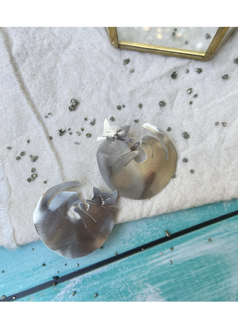 Aros o Pendientes de gato “Michi jugando