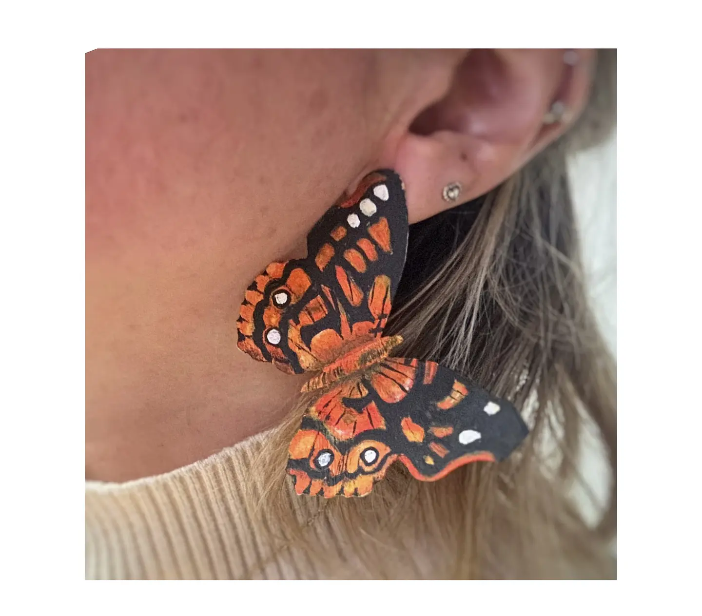 Pendientes o Aros mariposas ilustradas,  Mariposa colorada Chilena 2