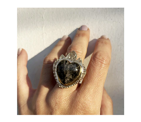 Anillo milagrito con  cuarzo turmalinado, hecho a mano adaptable