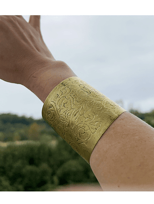 Brazalete brass con grabado 