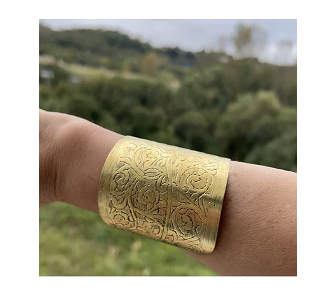 Brazalete brass con grabado 