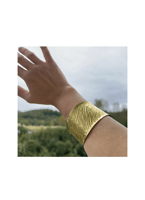 Brazalete texturizado de bronce 