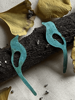 Aros o pendientes de pajaros patinados