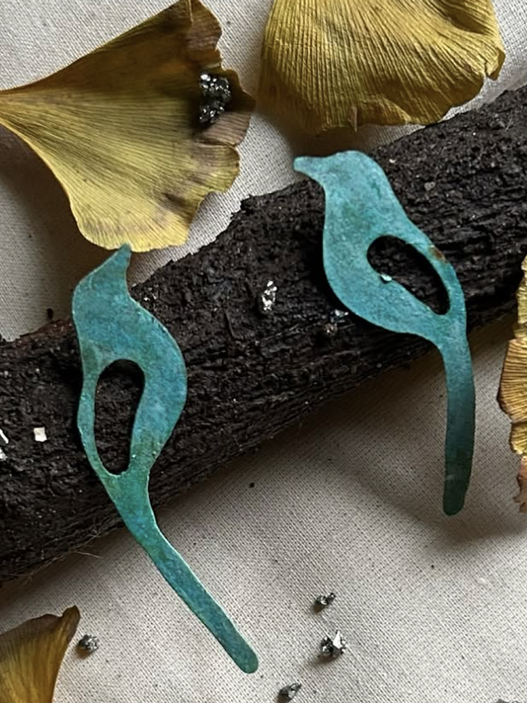 Aros o pendientes de pajaros patinados 2