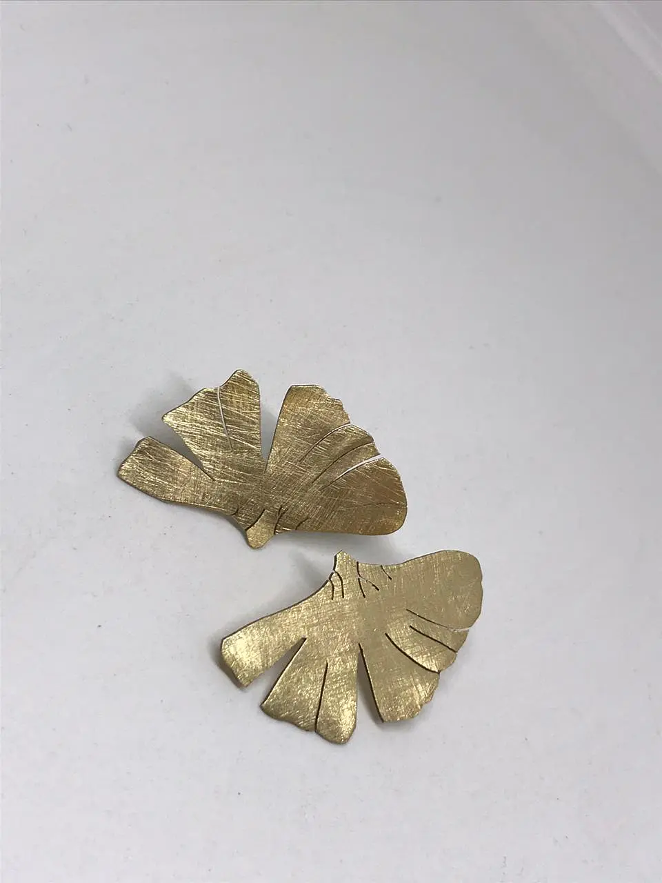 Aros o Pendientes de  hoja de  Ginkgo Biloba  pegada 3