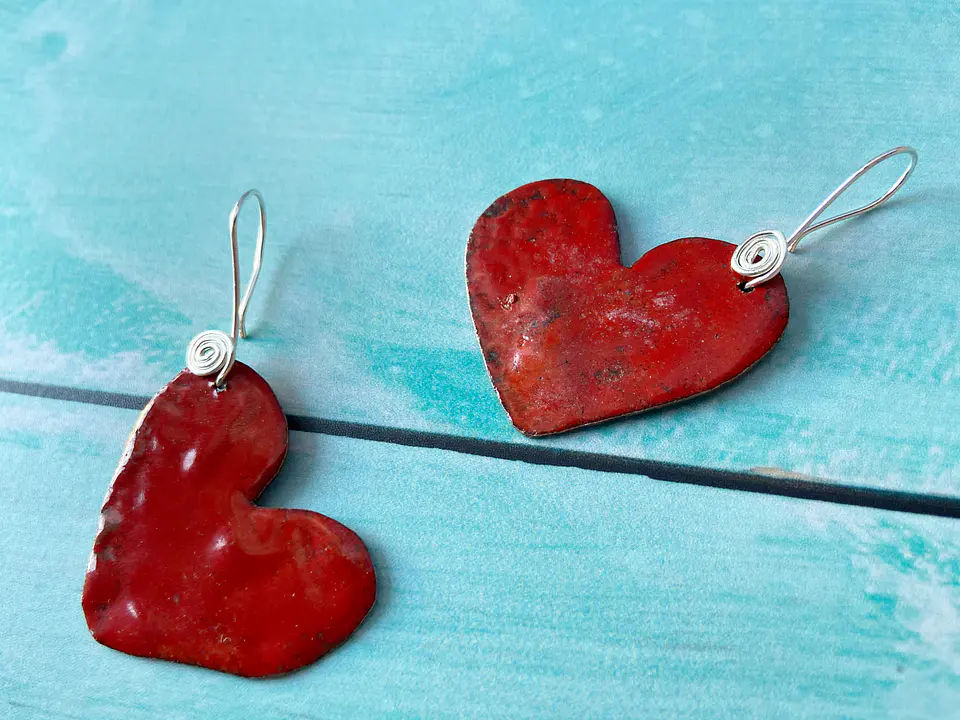 Aros o Pendientes de corazón de cobre esmaltado al fuego “corazón enamel