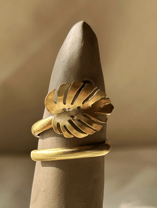 Anillo Monstera en bronce y adaptable