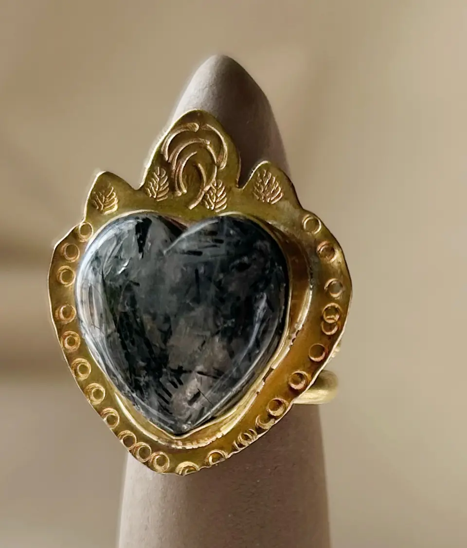 Anillo milagrito con  cuarzo turmalinado, hecho a mano adaptable 1