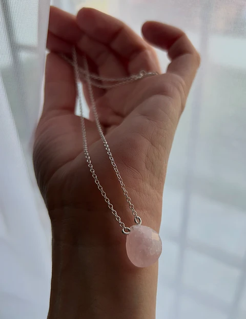 collares de piedras y plata fina