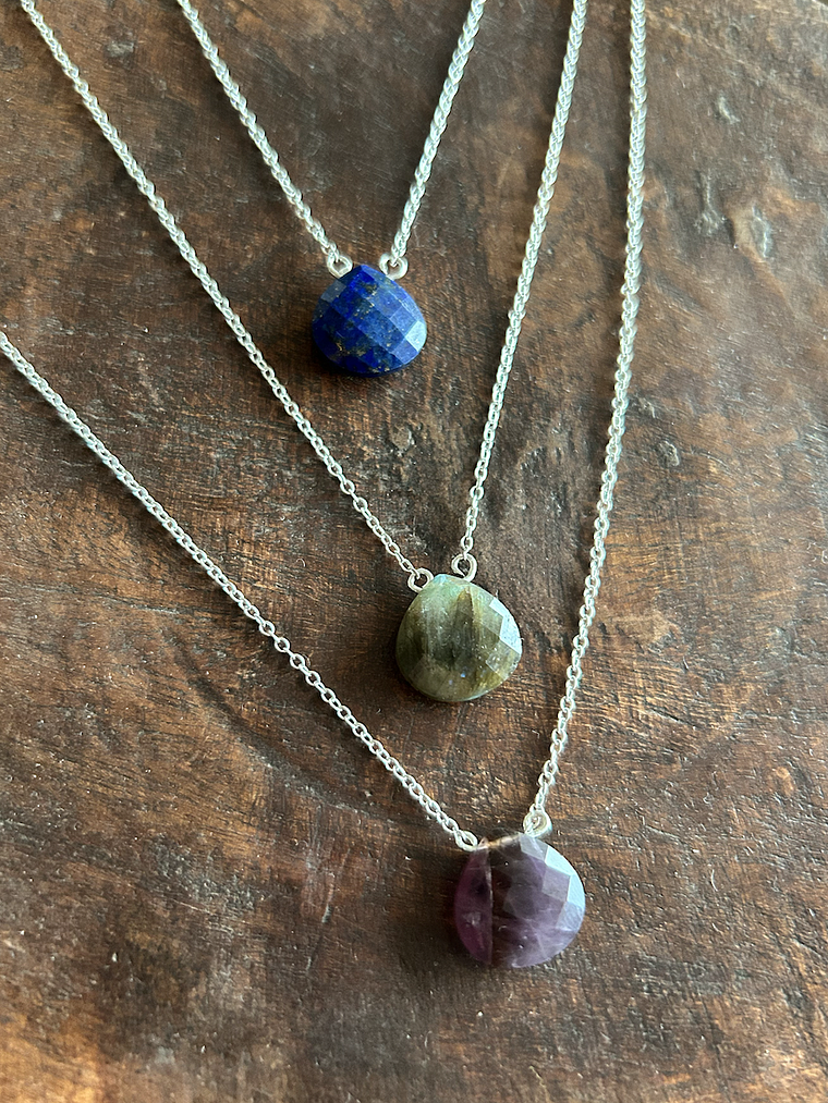 collares de piedras y plata fina 1