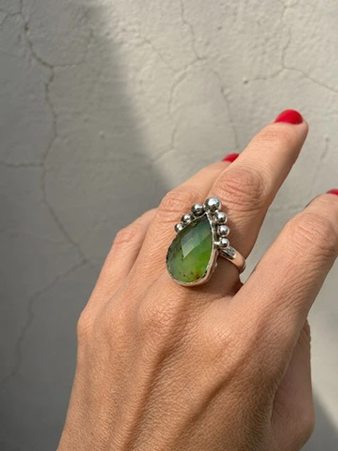 Anillo granulado  Prehnita  en plata 950