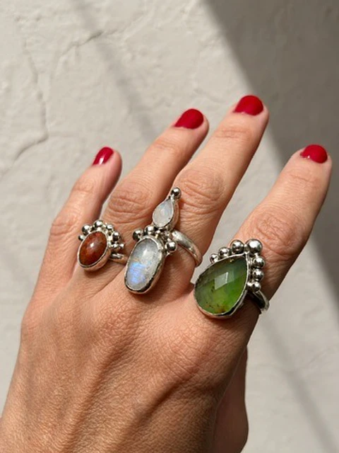 Anillo granulado  Prehnita  en plata 950