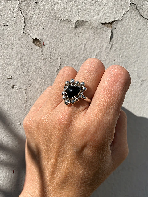 Anillo de Ónix  Corazón en Plata 950 con Granulación
