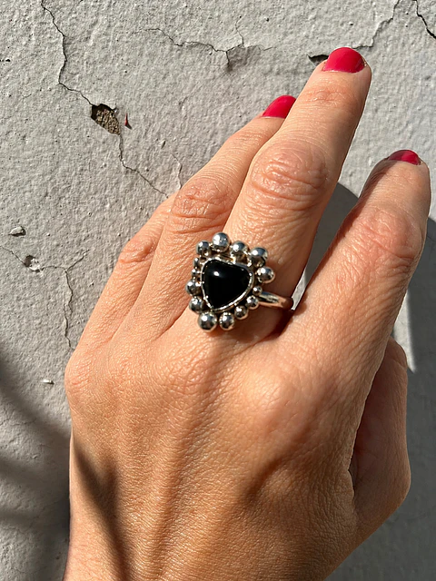 Anillo de Ónix  Corazón en Plata 950 con Granulación
