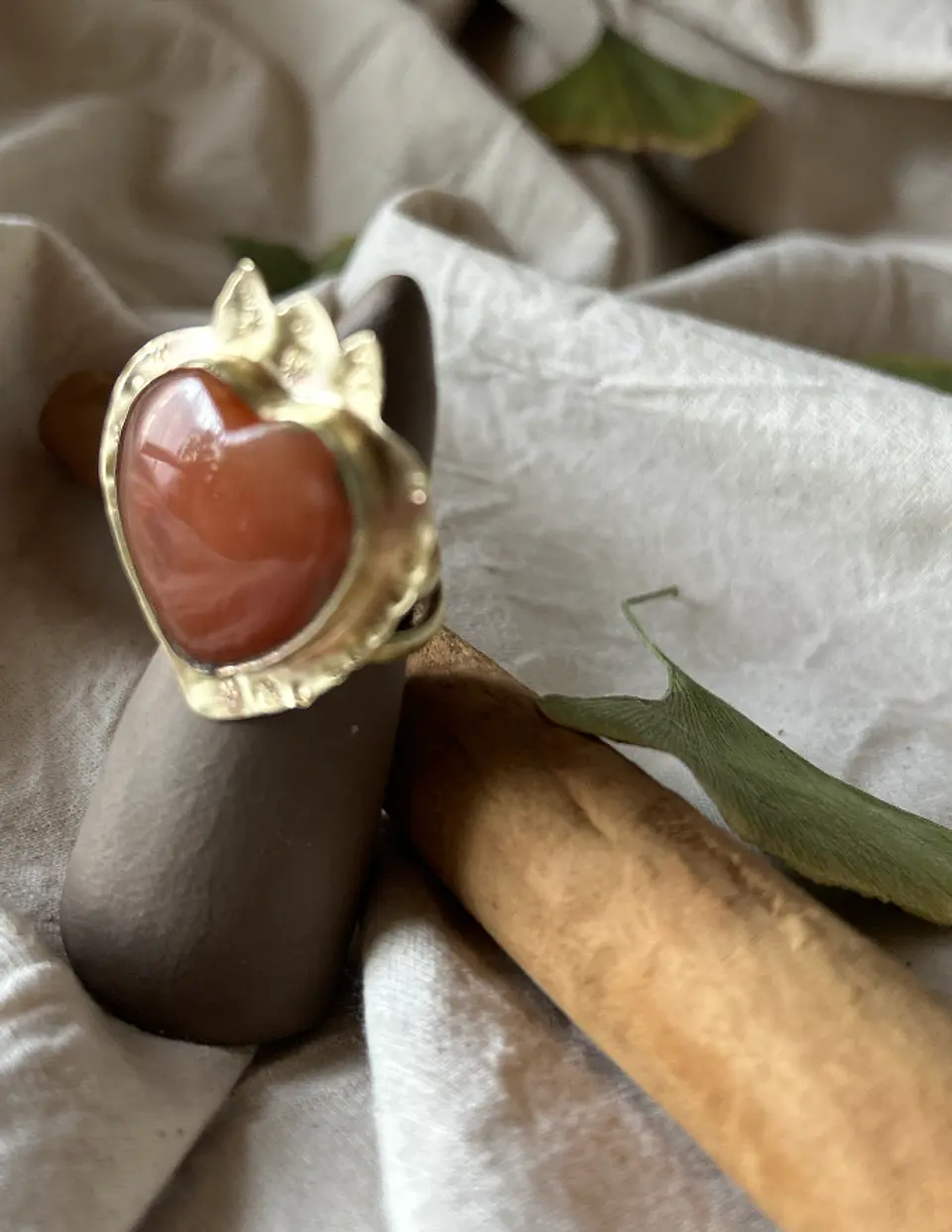 anillo milagrito corazón de cornalina, adaptable y hecho a mano ANTES 38000 1