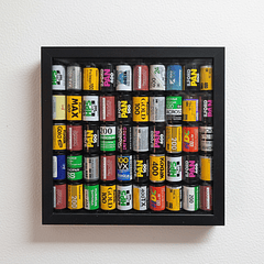 Cuadro decorativo con rollos de fotos