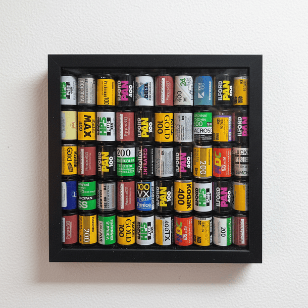 Cuadro decorativo con rollos de fotos 1