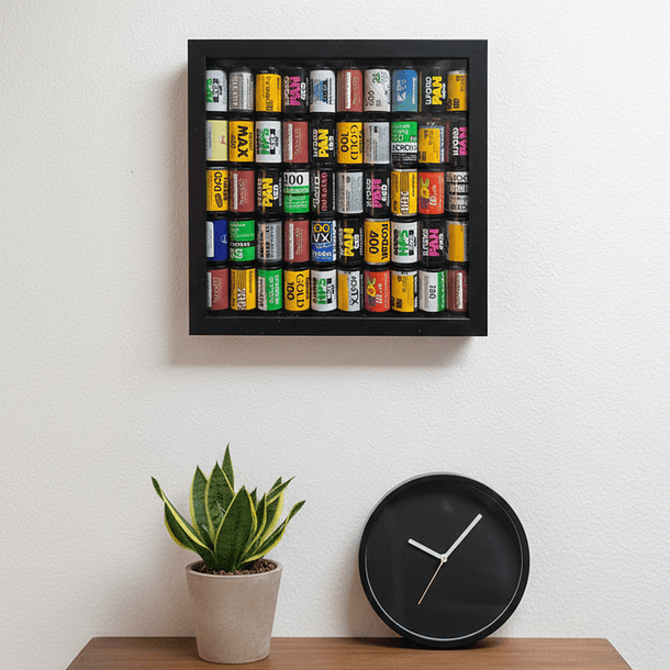 Cuadro decorativo con rollos de fotos 2