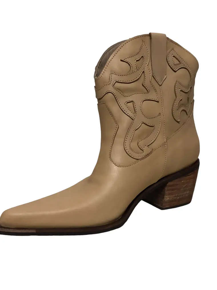 BOTIN  DE CUERO KARLOTA 3