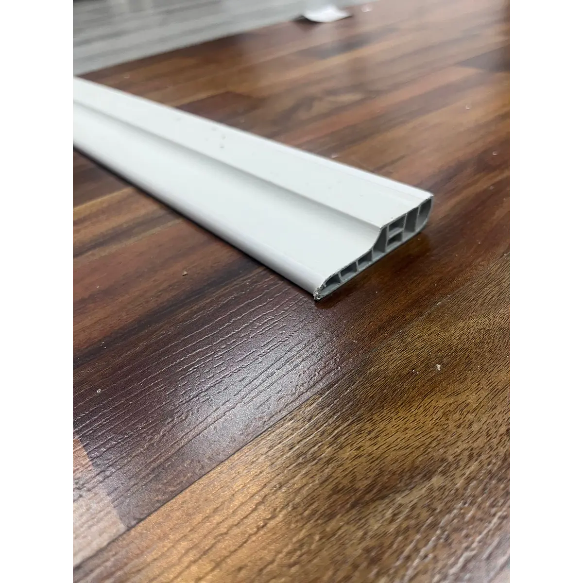 GUARDAPOLVO DE PVC BLANCO 241*7*1.5CM | Casa Contigo