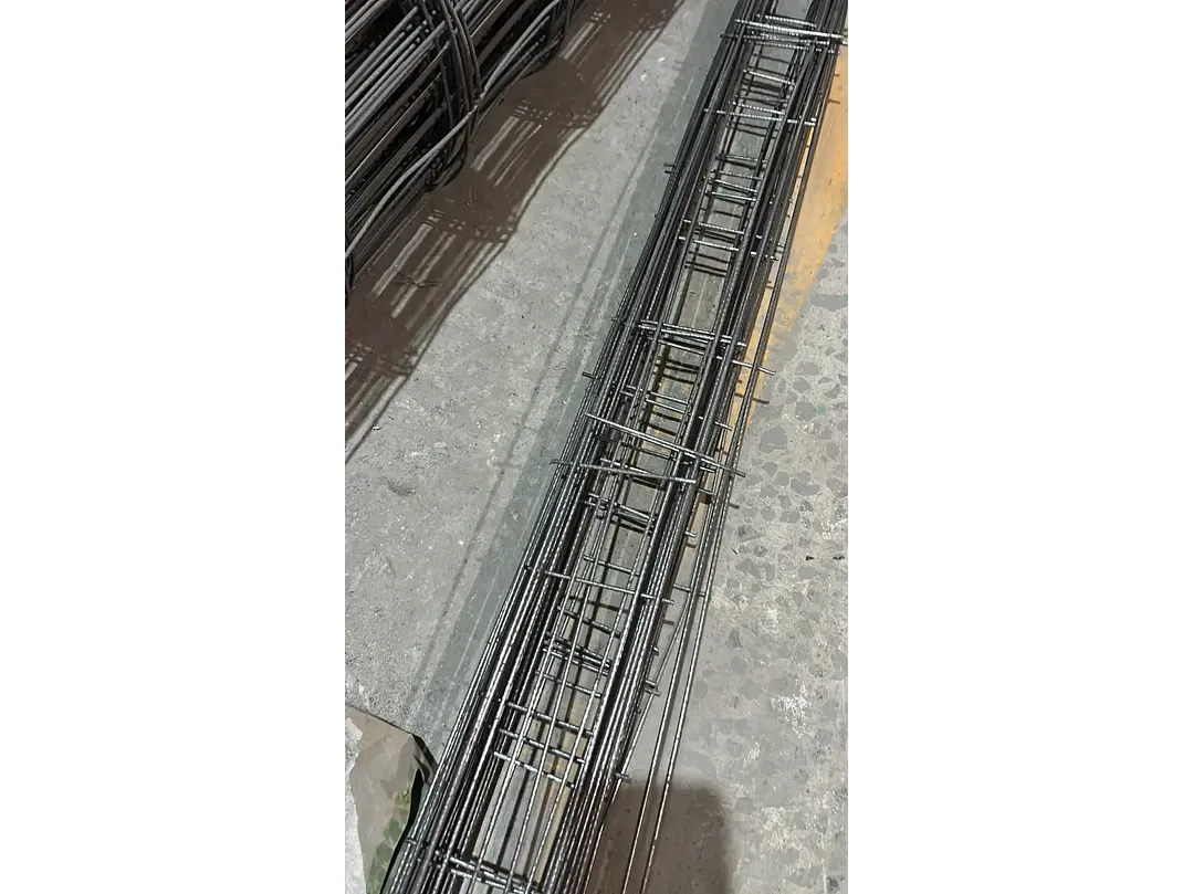 ESCALERILLA DE ACERO 1