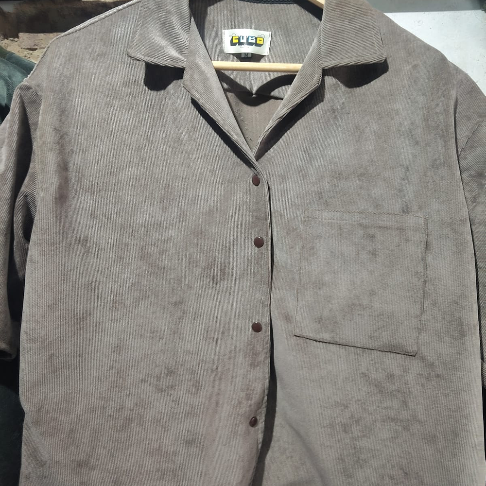 camisa boxyfit pana cafe