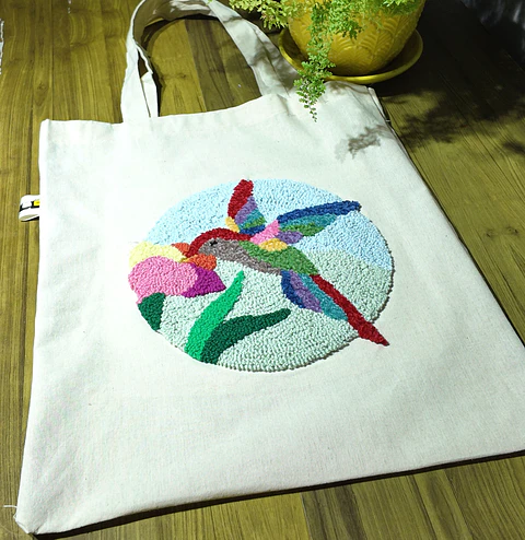 Bolso de Algodón "Colibrí Tropical" – Bordado Relieve Hecho a Mano