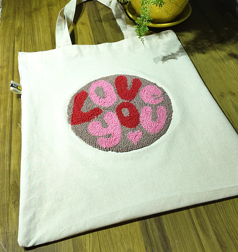 Tote Bag Artesanal - Diseño "Love You" en Punch Needle