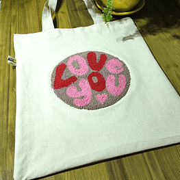 Tote Bag Artesanal - Diseño "Love You" en Punch Needle