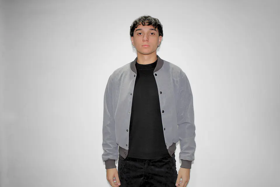 chaqueta regular leopardo gris  4