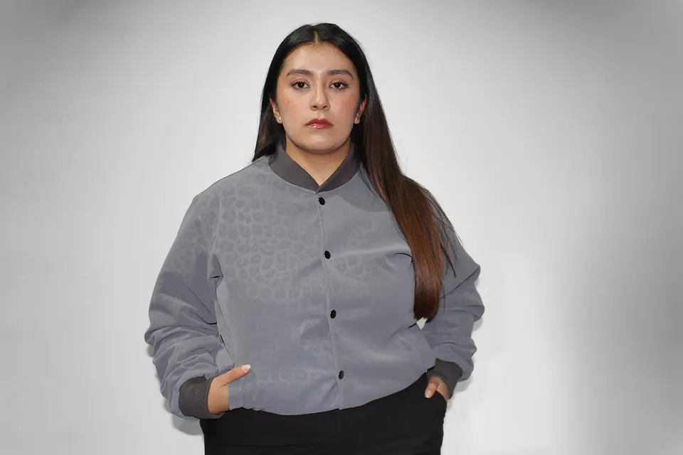 chaqueta regular leopardo gris  5