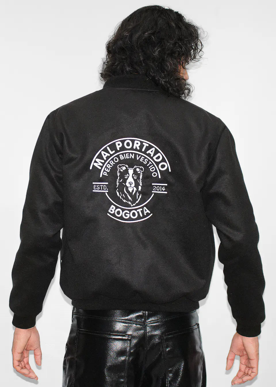 CHAQUETA MAL PORTADO 1