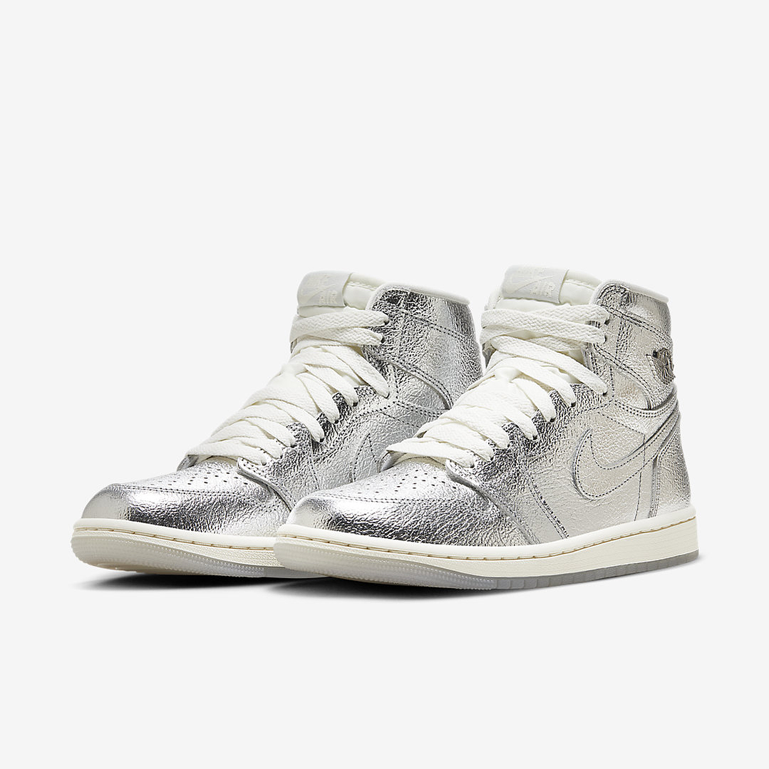 Jordan 1 Retro High OG Chrome (Women's) 4