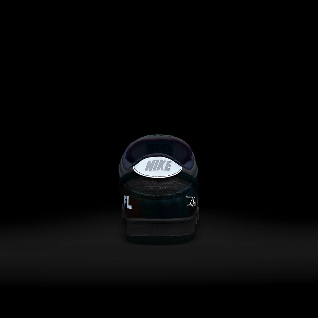 Nike SB Dunk Low Futura Laboratories Bleached Aqua 7