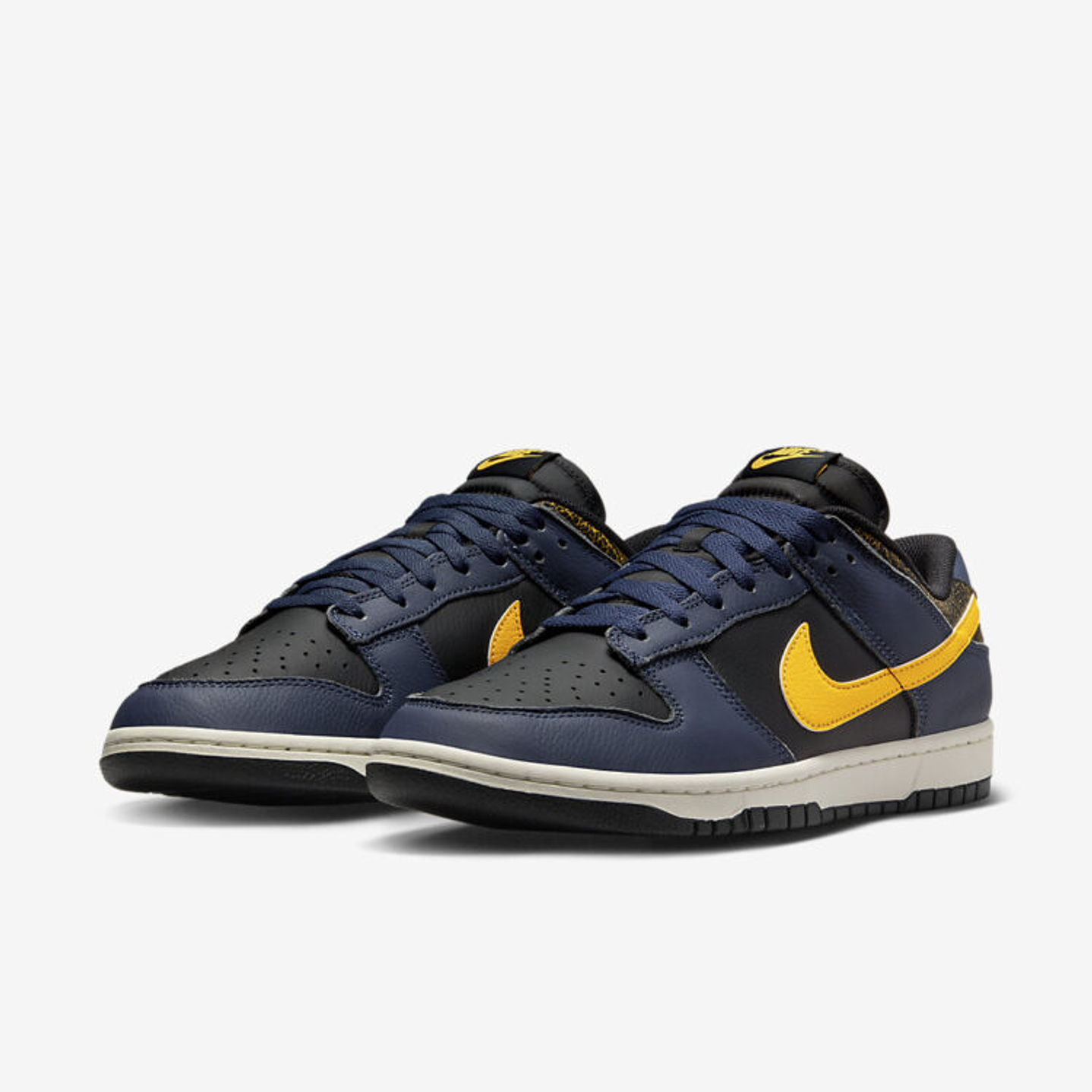 Nike Dunk Low Vintage Michigan 2