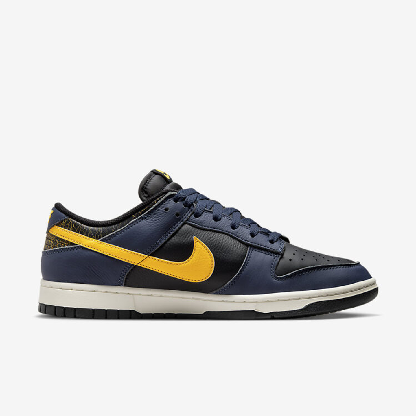 Nike Dunk Low Vintage Michigan 3