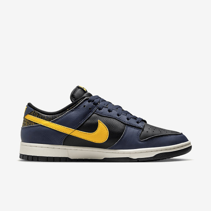 Nike Dunk Low Vintage Michigan 3