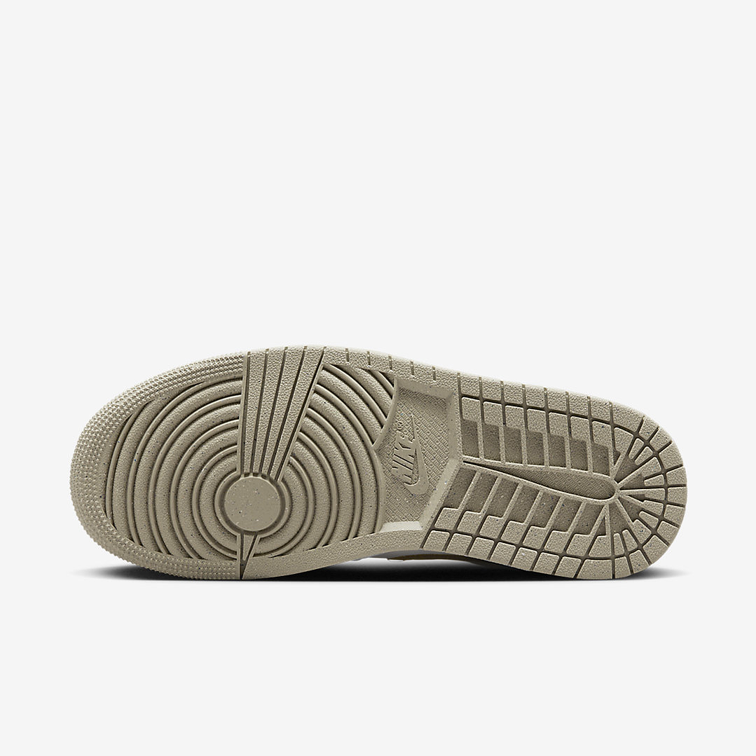 Jordan 1 Low SE Team Gold (Women's) 6