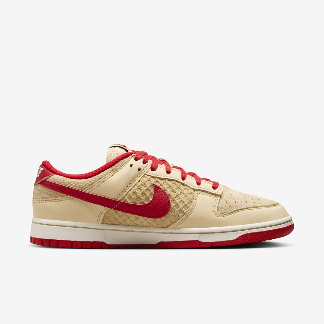 Nike Dunk Low Retro SE Strawberry Waffle 3